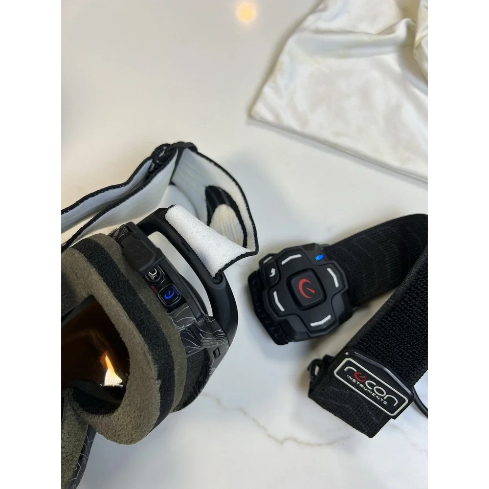 Oakley Airwave 1.5 Ski Goggles Bluetooth and Wi-Fi w Wrist Controller Tested